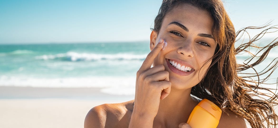 Protezione solare viso: il tuo nuovo anti-age