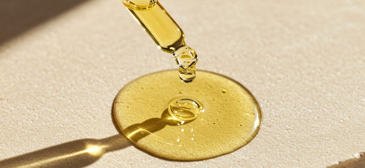 Olio di enotera: proprietà e benefici per pelle e capelli
