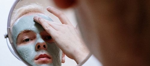 ¿Qué es lo que provoca el acné y sus marcas?