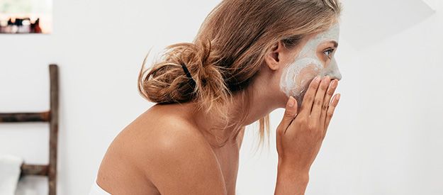 Nettoyage du visage : faites-vous ces erreurs ?