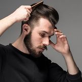 Pečující vlasové přípravky pro muže