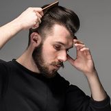 Cosmetici ecobio maschili per la cura dei capelli
