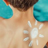 Natürliche Sonnenschutzmittel für Gesicht, Körper & Haare