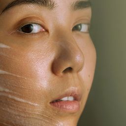 MÁDARA Organic Skincare Posvetlitvena AHA piling maska - 60 ml