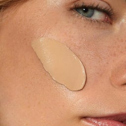 MÁDARA Organic Skincare SKINONYM Semi-Matte Peptide Foundation - 40 Sand