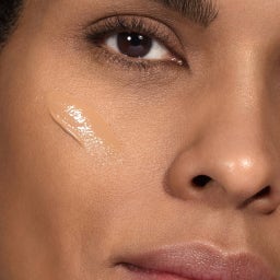 MÁDARA Organic Skincare SKINONYM Semi-Matte Peptide Foundation - 55 Clay