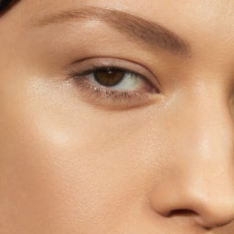 MÁDARA Organic Skincare AIR EQUAL Soft Silk Mineral Powder - 2 Beige