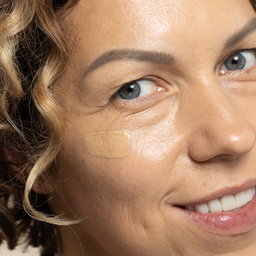 UOGA UOGA Liquid Mineral Concealer - 674 Invisible Hero 4