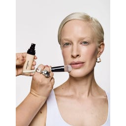 EBEN Liquid Foundation - Light Fair 01